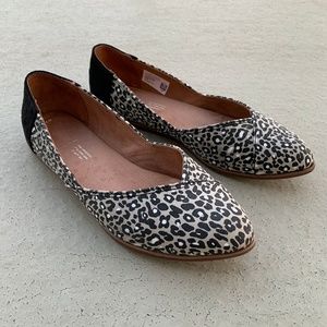 TOMS Julie Flat, W7.5, Cheetah Print